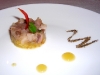 Assaggi di appetizer di pesce "povero": tartare di Maccarello con fichi freschi ed erbe speziate